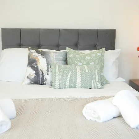 Ensuite Room 4 Mins From Luton Airport Exterior photo
