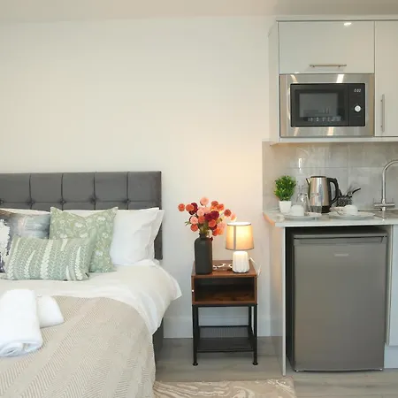 Ensuite Room 4 Mins From Luton Airport Exterior photo